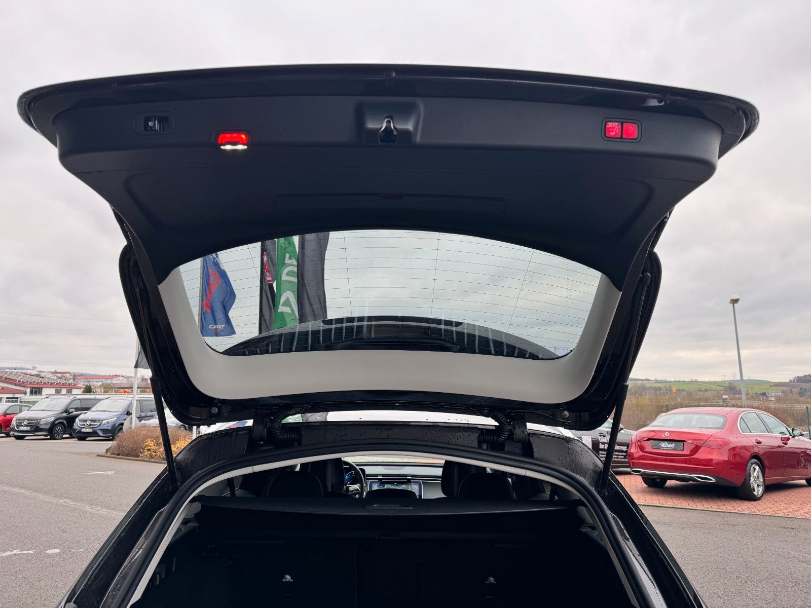 Fahrzeugabbildung Mercedes-Benz E 220d T Avantgarde+Distr+Digital+AHK+360