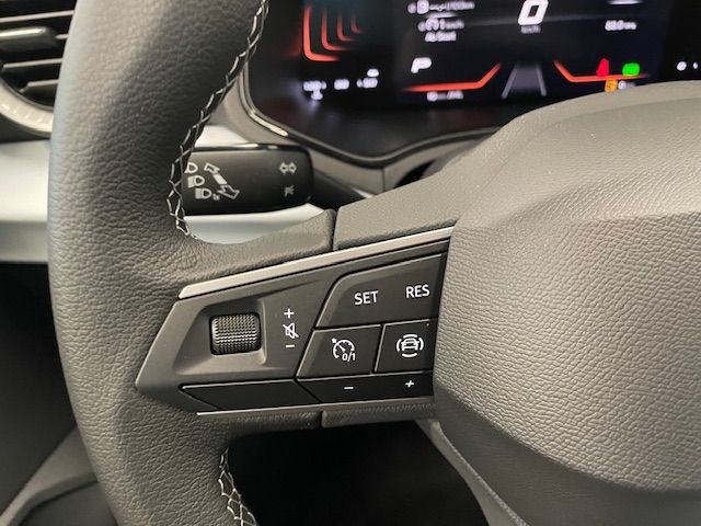 Fahrzeugabbildung SEAT Arona Road Edition Navi LED VerkehrszeichERK Nav