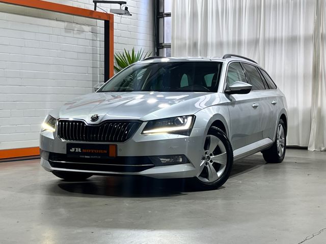 Skoda Superb 2,0TDICombi *DSG, Navi,AHK,PDC,Xenon*