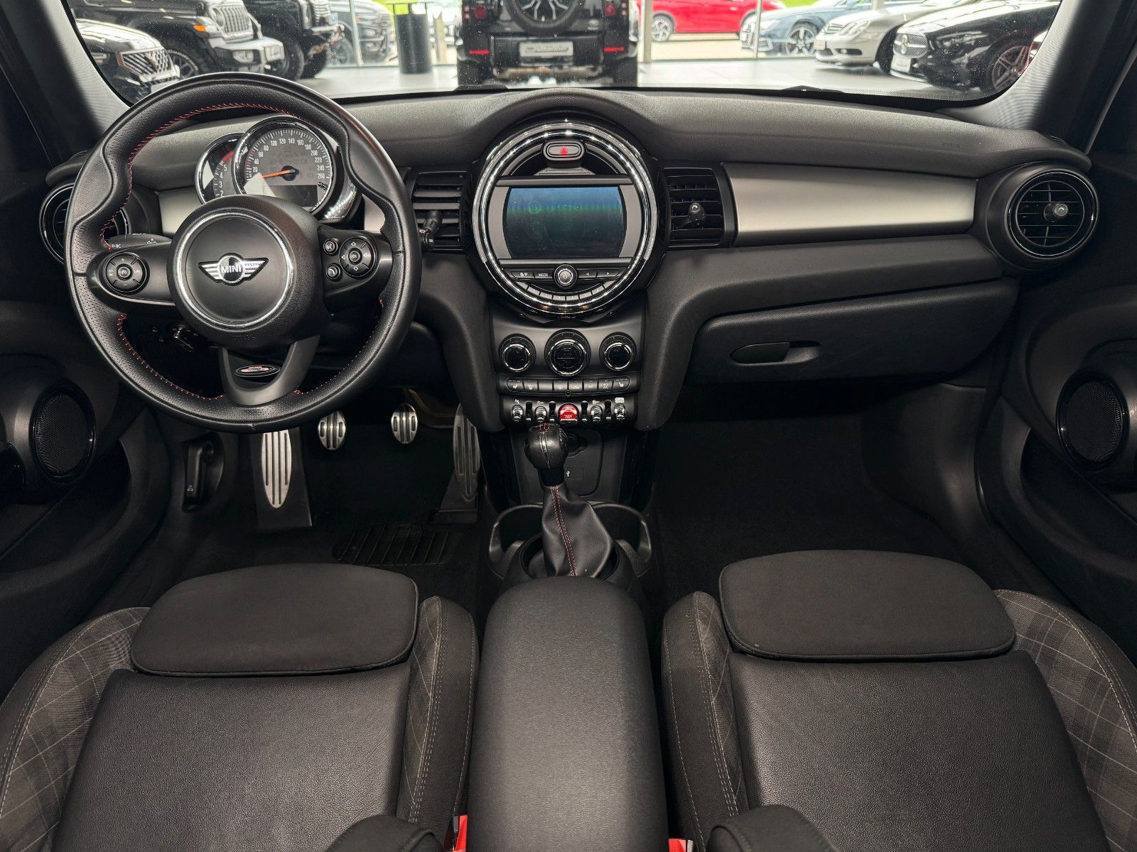 Fahrzeugabbildung MINI Cooper D 5-trg. "LED Navigation PDC Sportsitze"