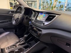 HYUNDAI Tucson 2.0 4WD PANO NAVI CAM LEDER AHK 2.HAND