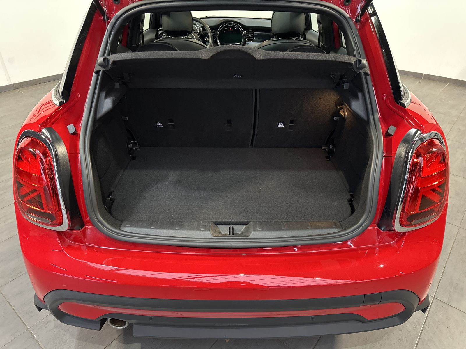 Fahrzeugabbildung MINI Cooper 5-Türer Aut. NAV+LED+PANO+17ZOLL+SHZ+1HD