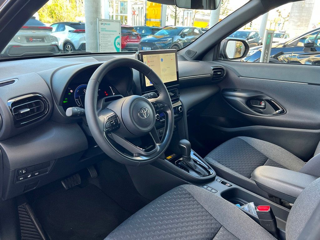 Fahrzeugabbildung Toyota Yaris Cross 1.5 E FWD Teamplayer KlimaA,LED,Navi