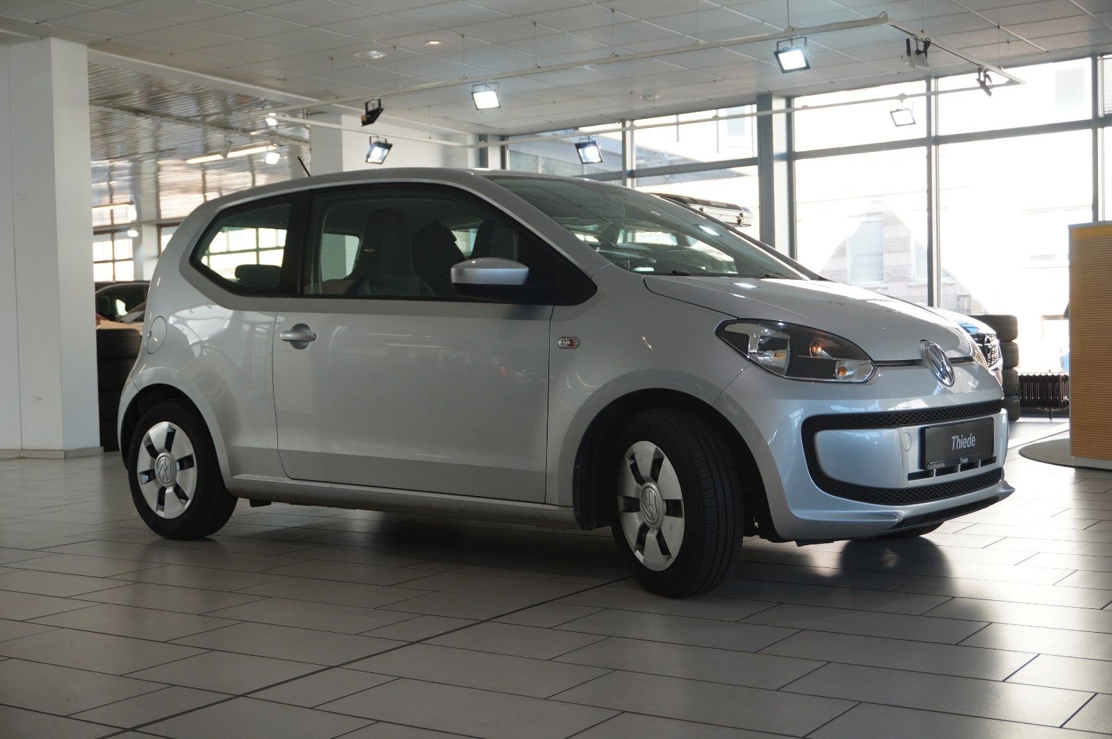 Fahrzeugabbildung Volkswagen up! 1.0 MOVE 3-TÜR NAVI/KLIMA/SPORT/CD/AUX/TÜV
