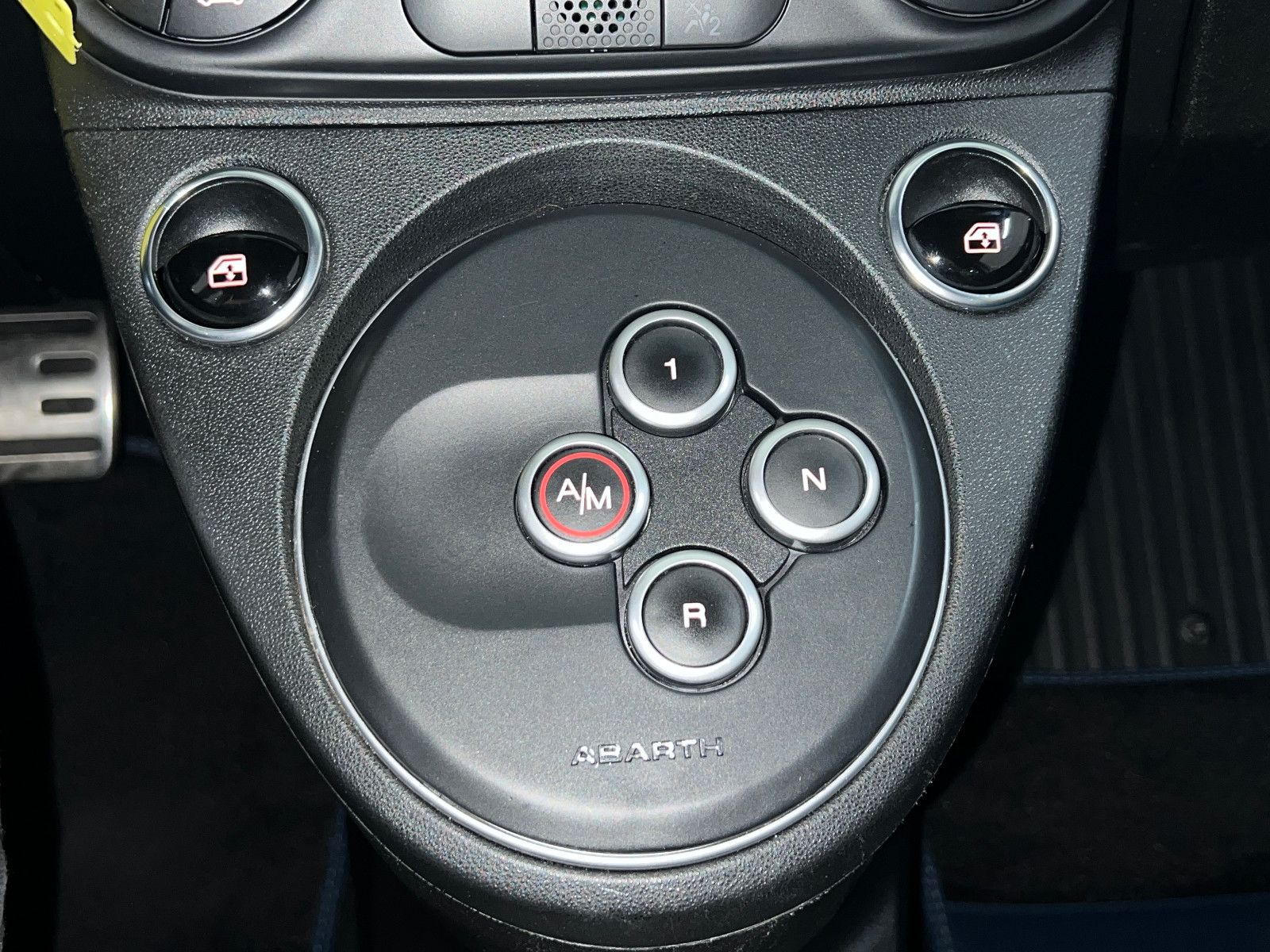 Fahrzeugabbildung Abarth 695 Rivale 175th Anniversary CARBON AKRAPOVIC