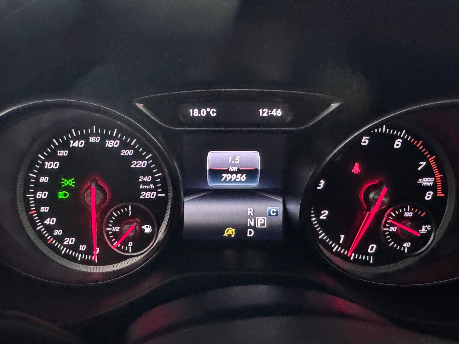 Fahrzeugabbildung Mercedes-Benz GLA 200 7G-DCT SPORTPAKET URBAN NAVI LED KAMERA