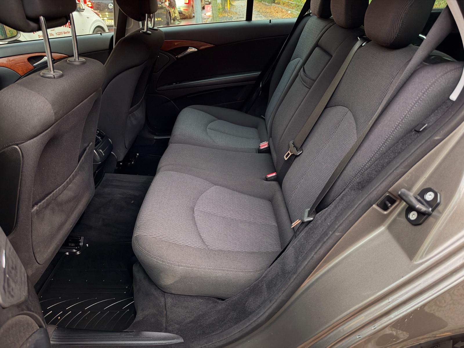 Mercedes-Benz E220 2007 — photo 12
