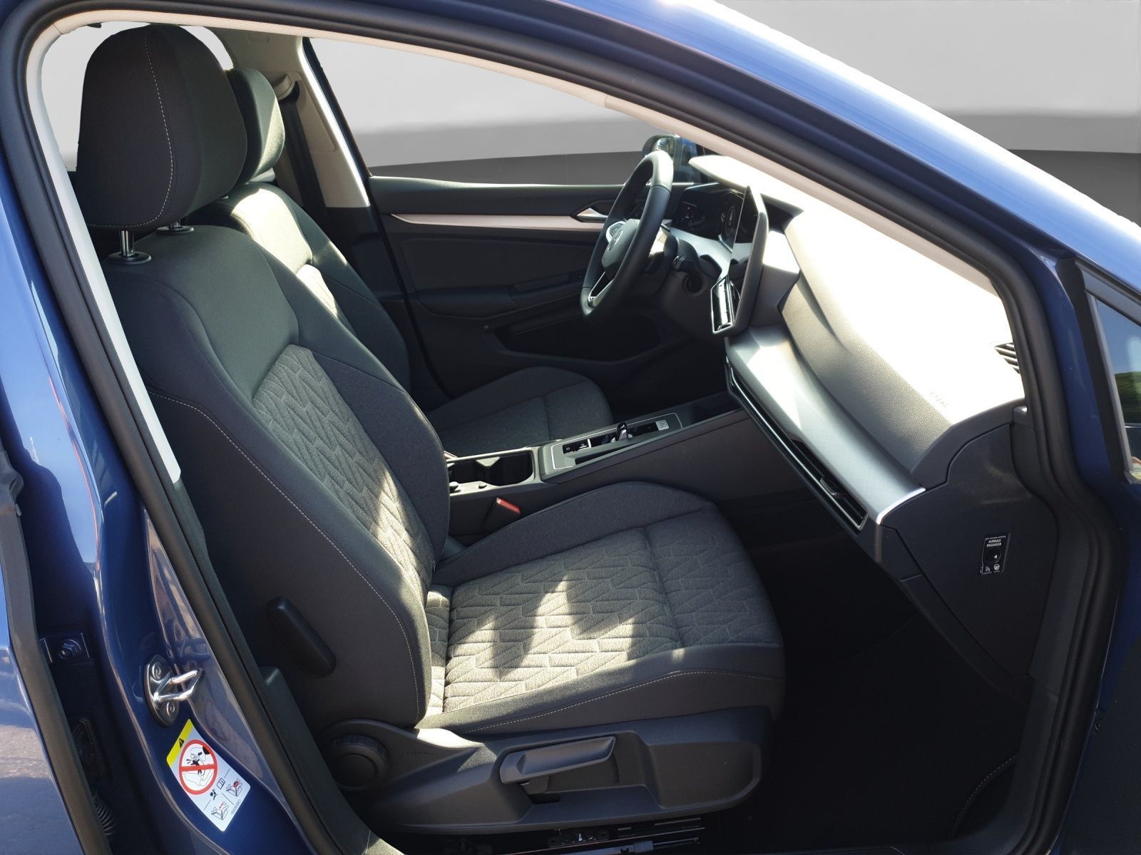 Volkswagen Golf 1.5 eTSI DSG LIFE ACC PDC LM17 KAMERA foto 4