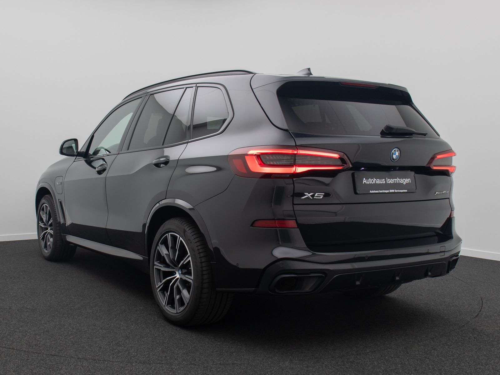 Fahrzeugabbildung BMW X5 xD45e M Sport B&W Kamera DAB Panorama Alarm