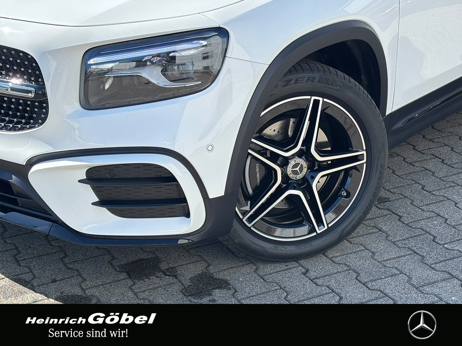 Fahrzeugabbildung Mercedes-Benz GLB 200 d AMG*PANO*AHK*TOTWINKEL*AMBIENTEBEL