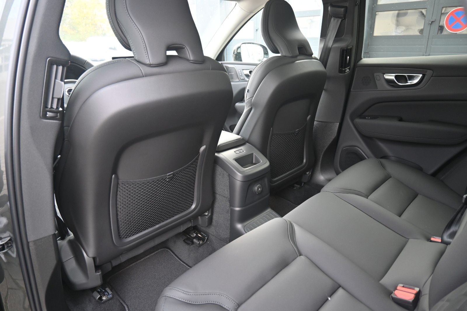 Fahrzeugabbildung Volvo XC60 Recharge T6 AWD Plus Dark