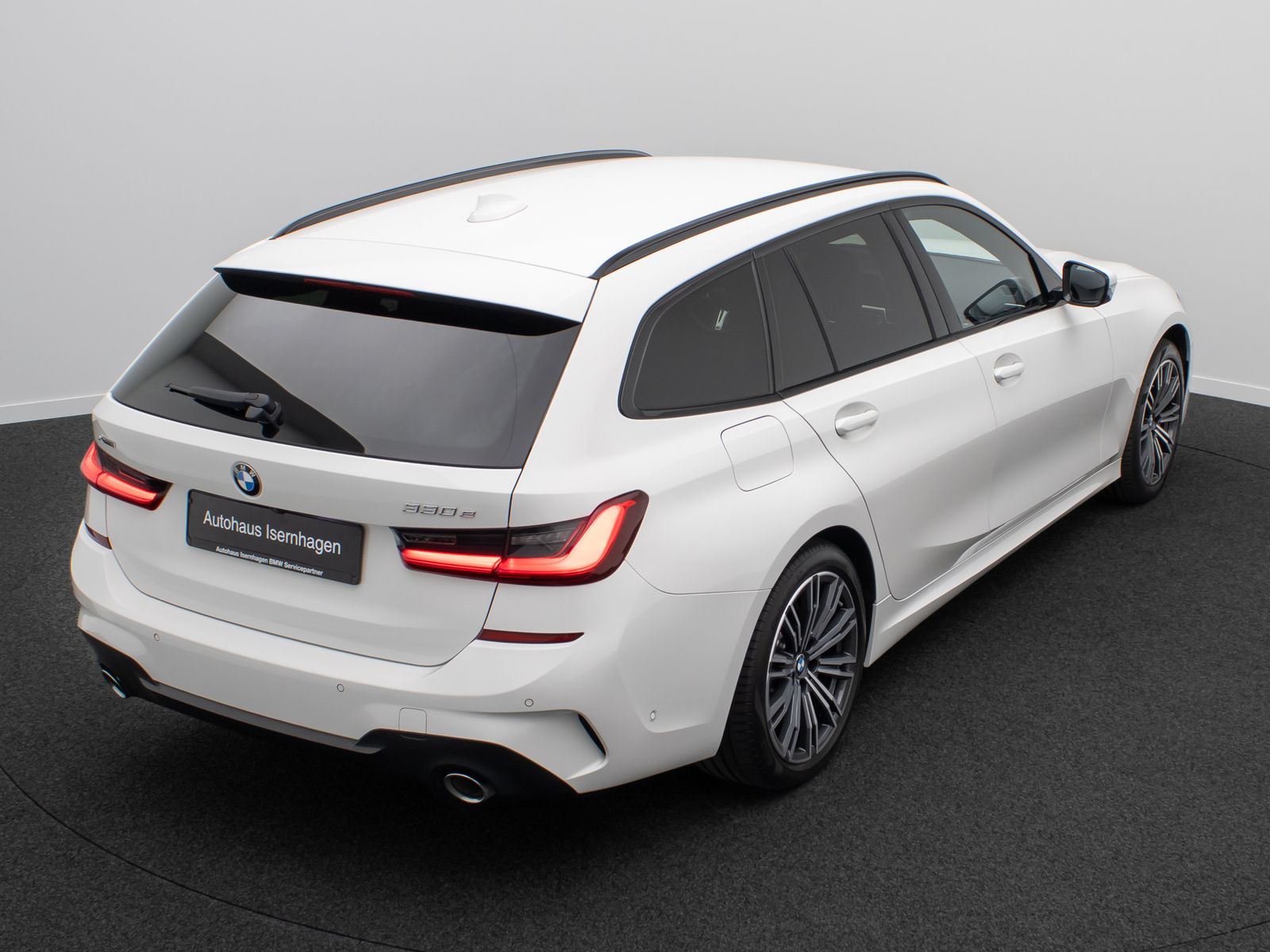 Fahrzeugabbildung BMW 330e xD M Sport 360&deg; Alarm HUD DAB Laser H/K 18"