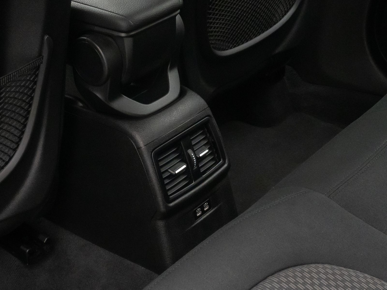 Fahrzeugabbildung BMW X1 xD25e ParkAss GeschwindigReg DAB Lordos Navi