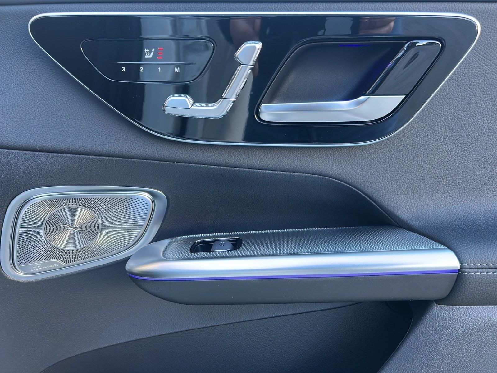 Fahrzeugabbildung Mercedes-Benz GLC 300 d 4M EDITION AMG DigLight 360° AHK Memor