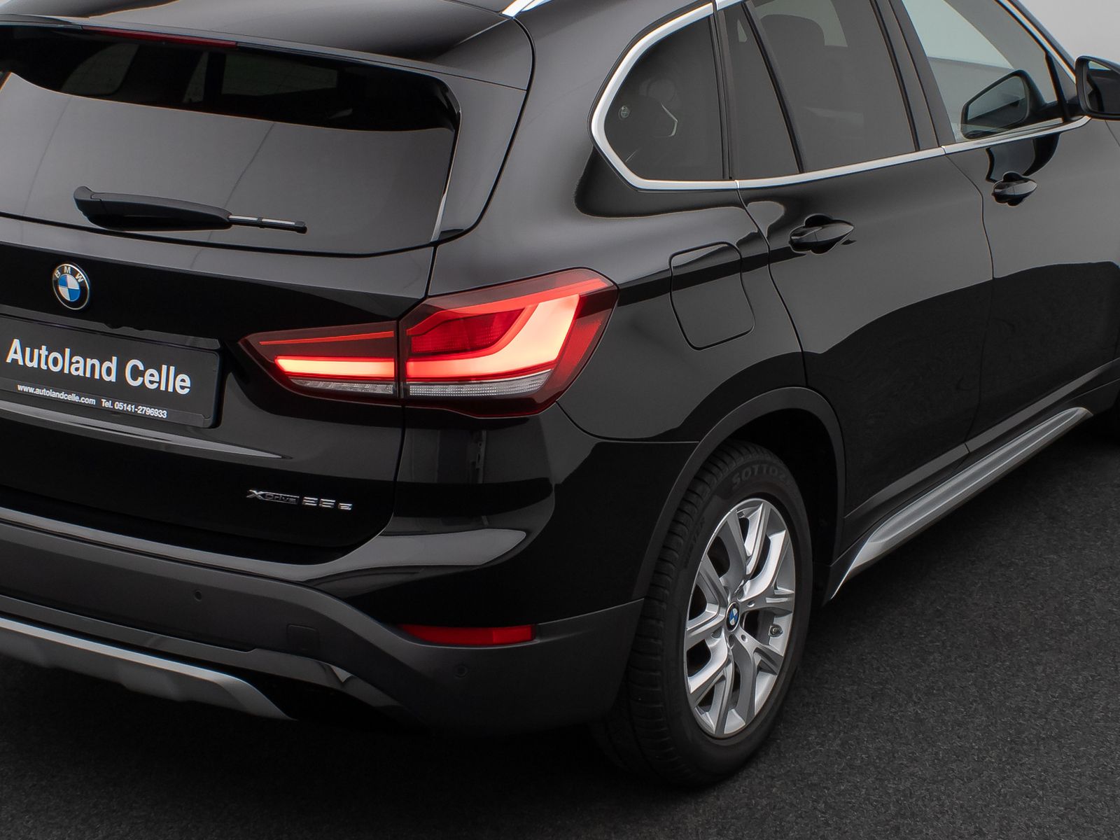 Fahrzeugabbildung BMW X1 xD25e xLine Panorama Kamera HUD DAB Komfort