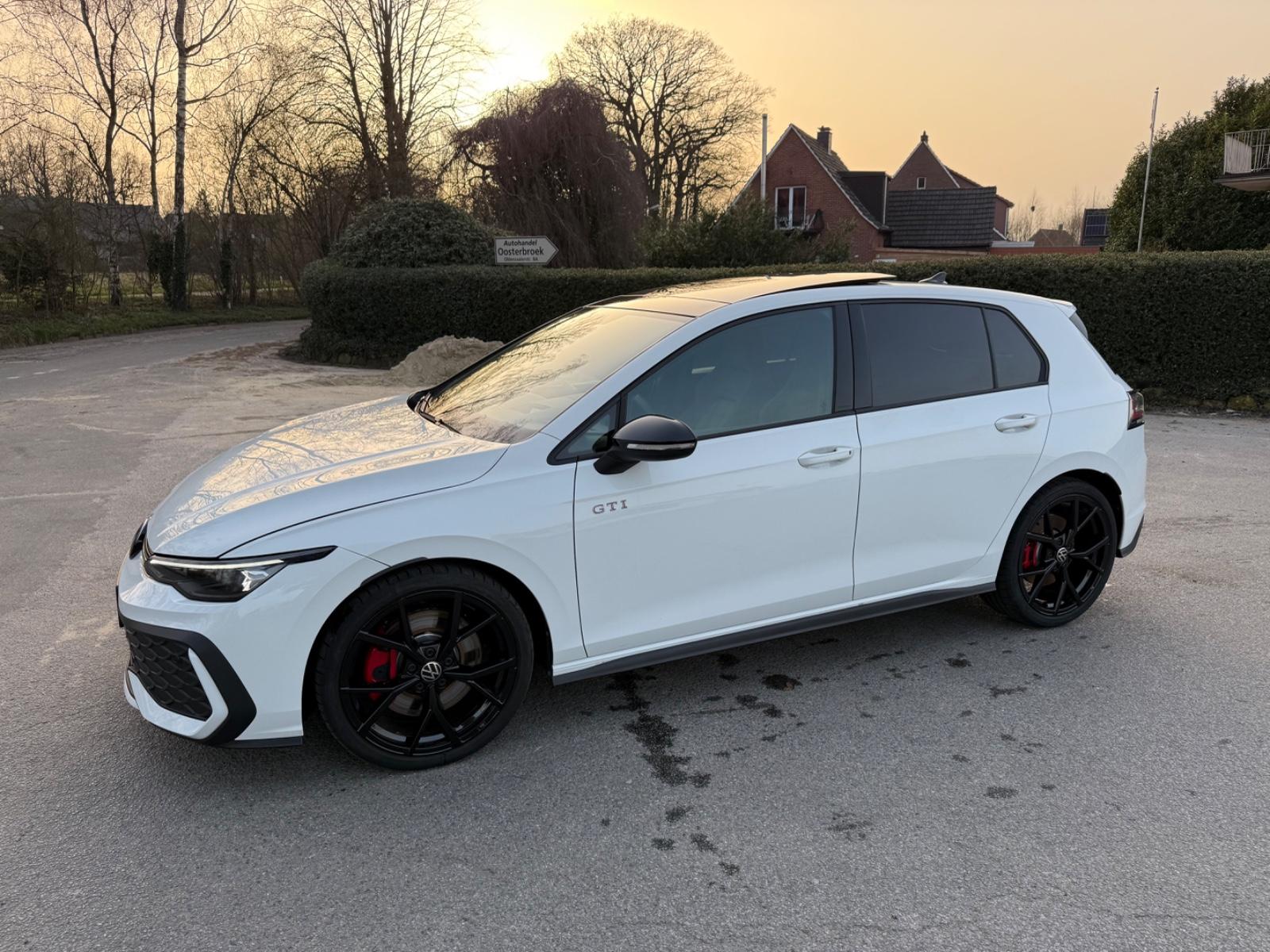 Volkswagen Golf VIII Lim. 2.0 TSI 195 kW GTI Pano