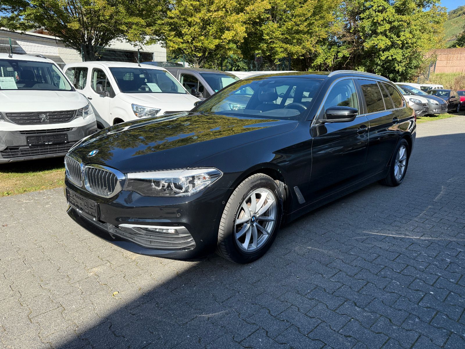 BMW 520d Touring Panoramadach/Navi/1.Hd/Hu&Insp Neu