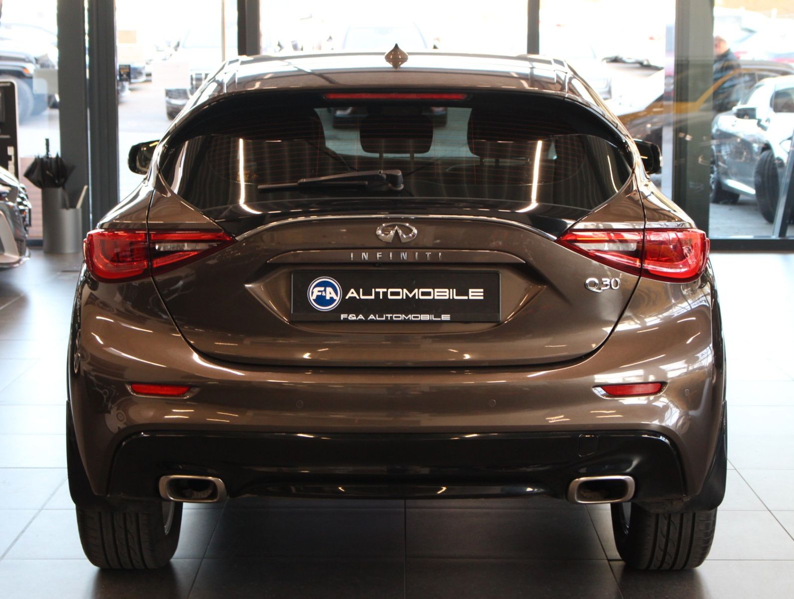 Fahrzeugabbildung Infiniti Q30 1.6 Premium 2. Hand*Navi*Kamera