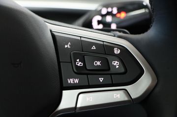 Fahrzeugverkauf 14 Volkswagen Tayron 1.5 eTSI 110 kW Life LED Kamera AHK