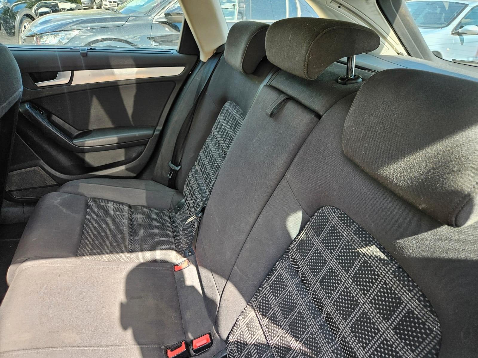 Audi A4 2011 — photo 16