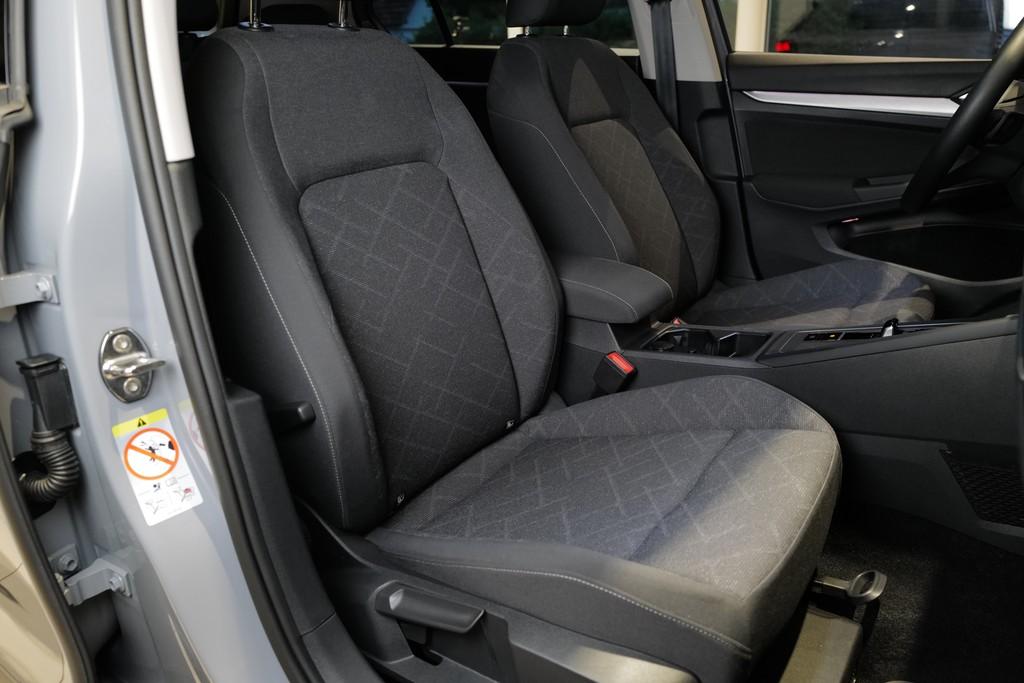 Volkswagen Golf VIII 1.0eTSI DSG Life StdHz Navi ACC Led, миниатюра 7