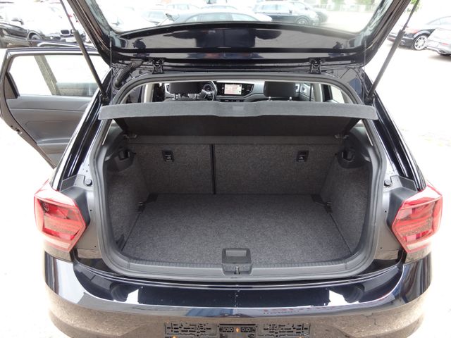 Fahrzeugabbildung Volkswagen Polo VI Highline/DSG//4.400km/1.Hd/PDC/Navi/Sitz