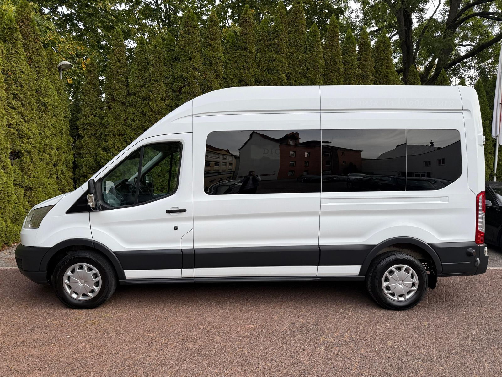 Fahrzeugabbildung Ford Transit 2.0TDCi 350 L3H3 9-Sitz+ROLLSTUHLRAMPE+