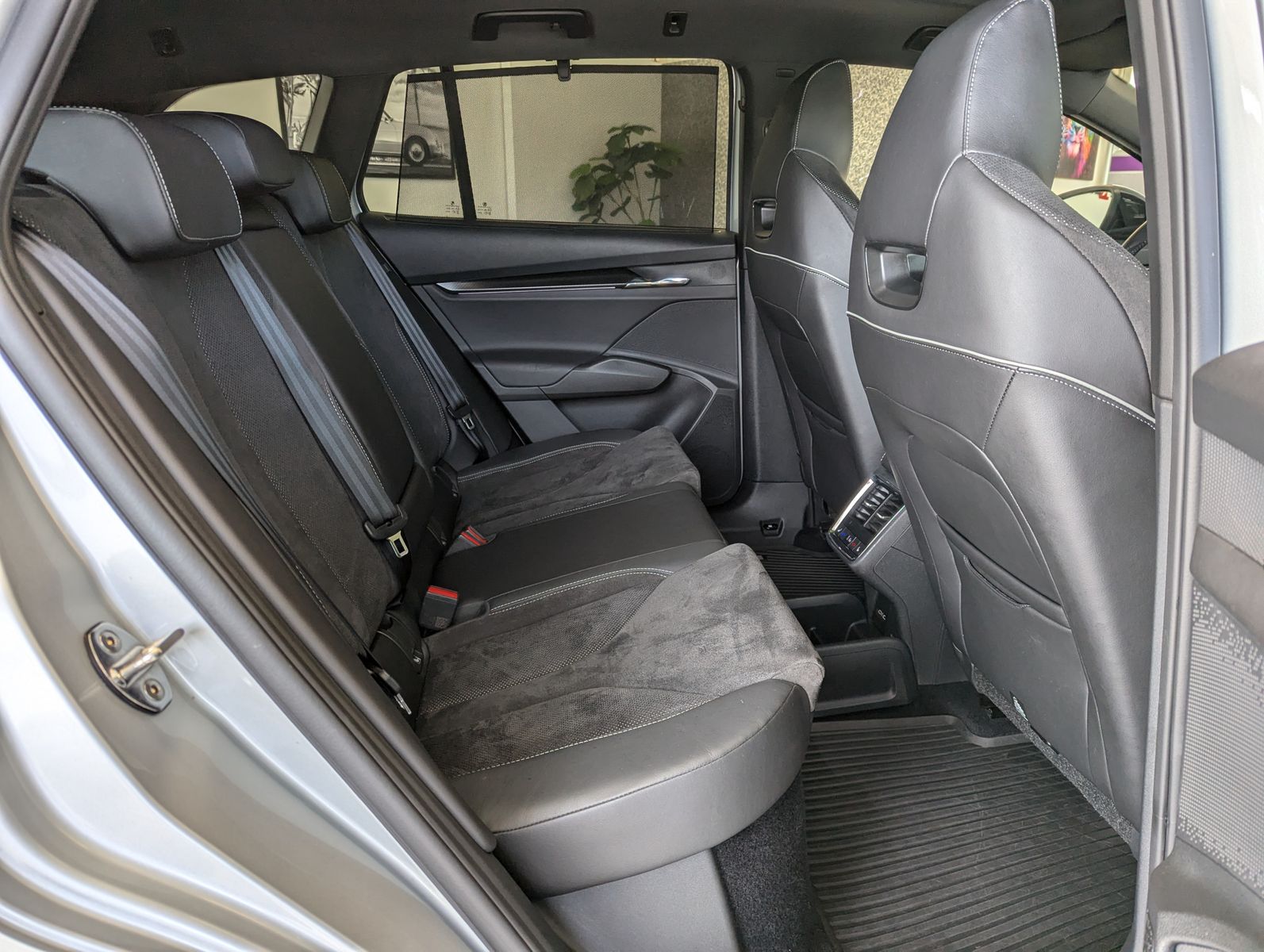 SKODA Enyaq 80 Sportline ACC Pano DCC Memory 360° HOD - Image 17