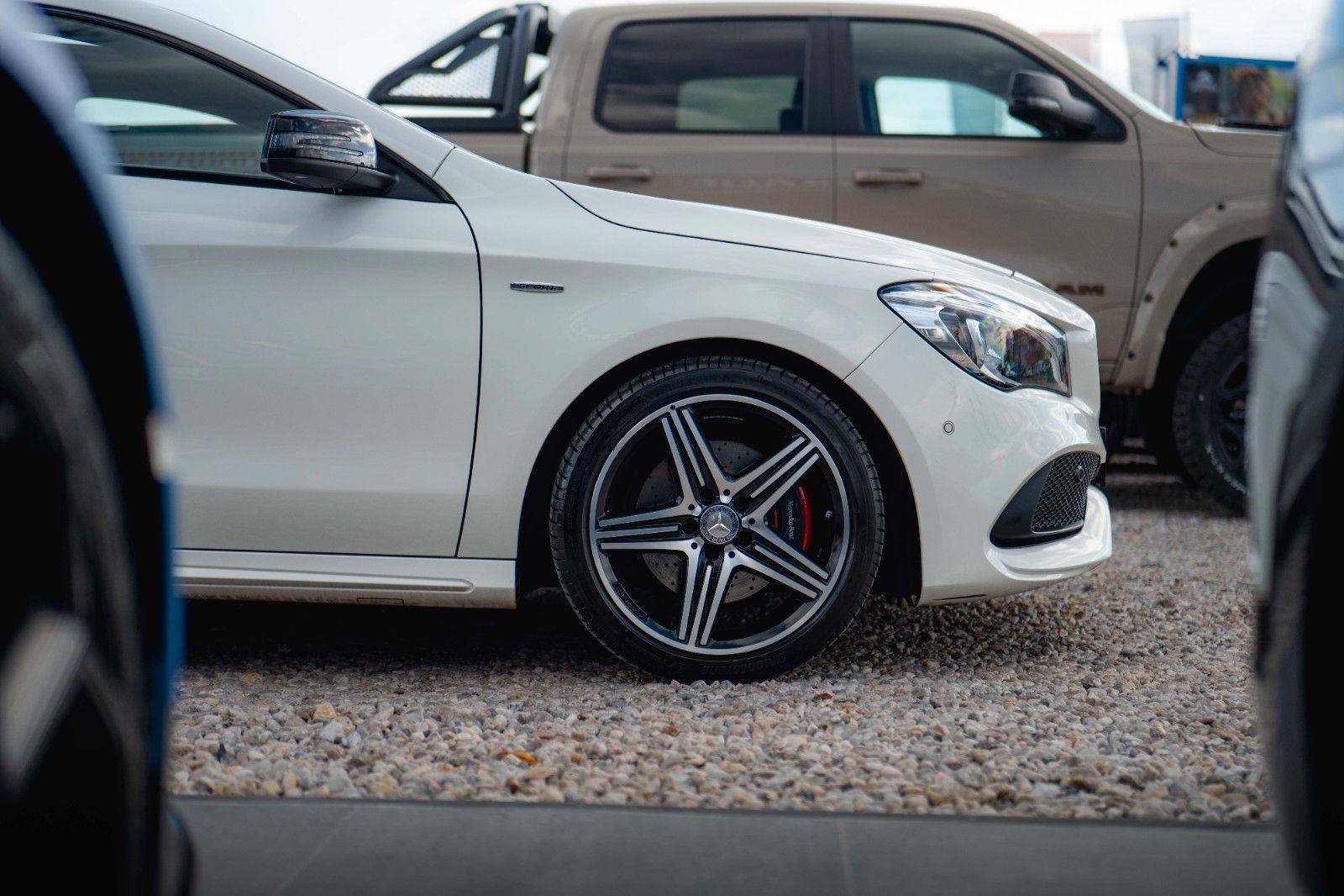 Fahrzeugabbildung Mercedes-Benz CLA 250 Shooting Brake 4Matic AMG Night Pano LED