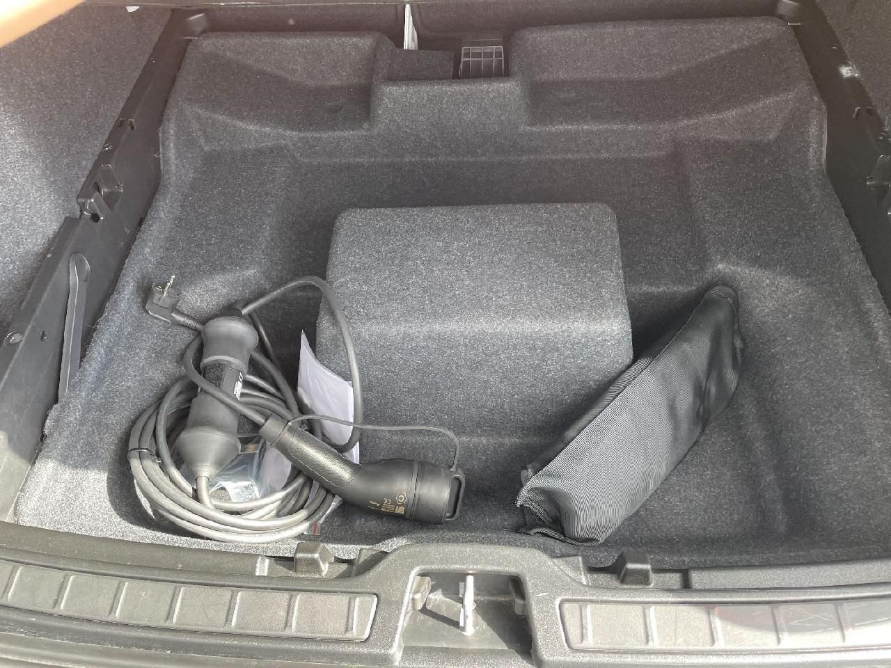 Fahrzeugabbildung Volvo XC40 Core Recharge Plug-In Hybrid 2WD