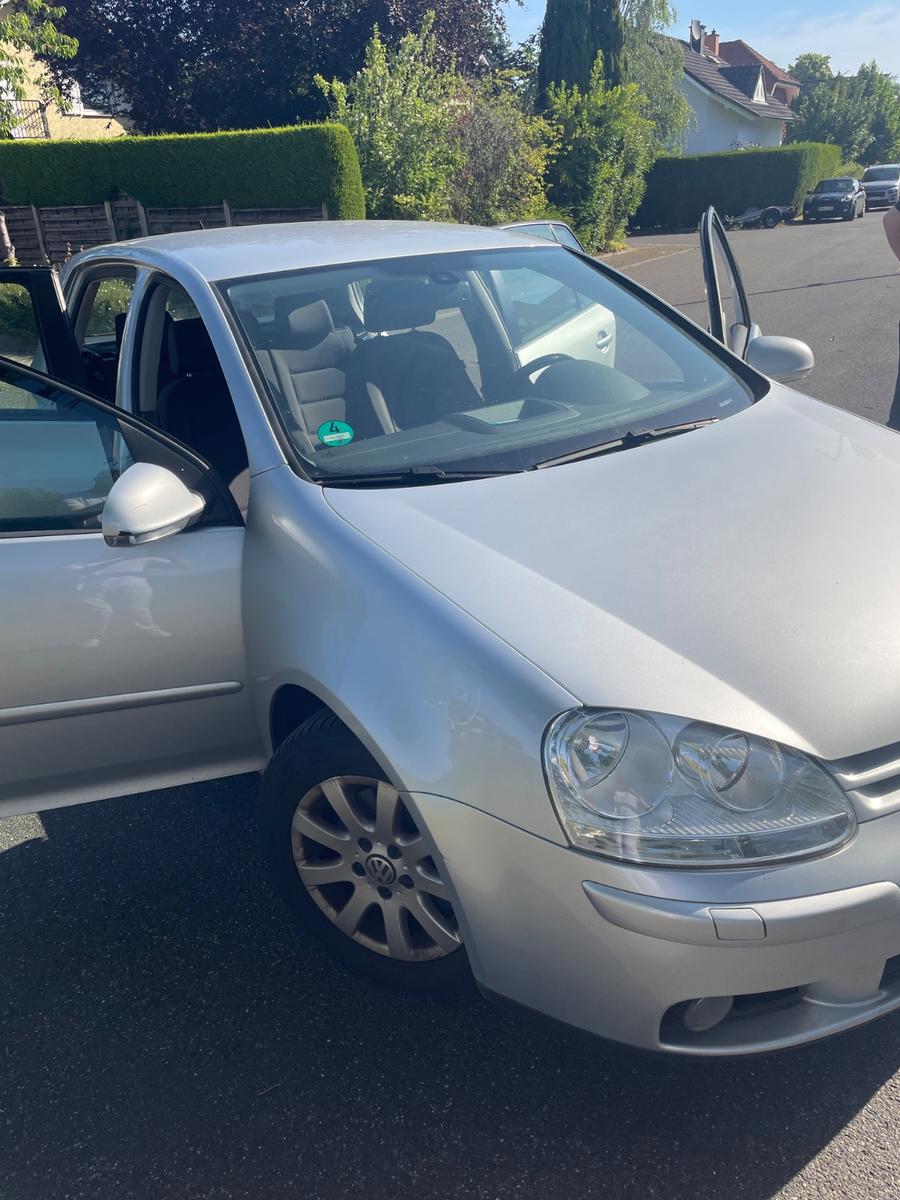 Volkswagen Golf 2005 — двигун 140 HP (103kW)