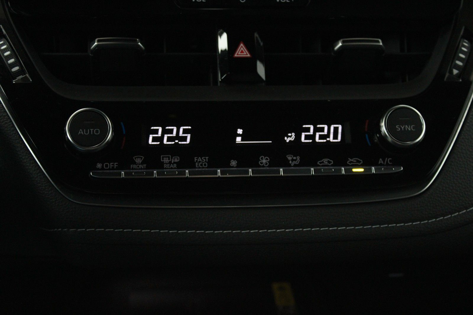 Fahrzeugabbildung Toyota Corolla 1.8 Hybrid Team D