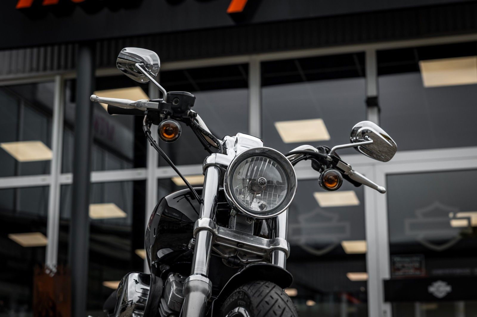 Fahrzeugabbildung Harley-Davidson XL883C CUSTOM SPORTSTER - VORVERLEGTE FUßRASTE
