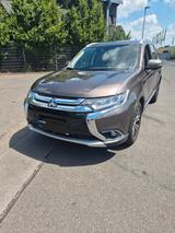 Mitsubishi Outlander 2.2 4WD Automatik  7 Sitzer