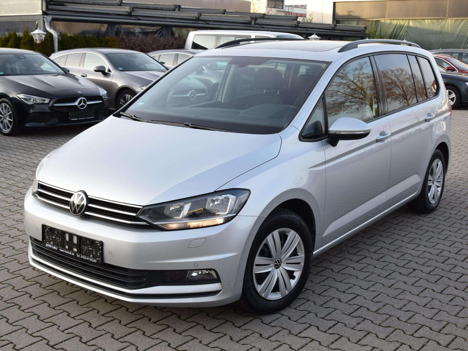 Volkswagen Touran Comfortline,NAVI,KAMERA,PDC,A-HOLD,PANORA