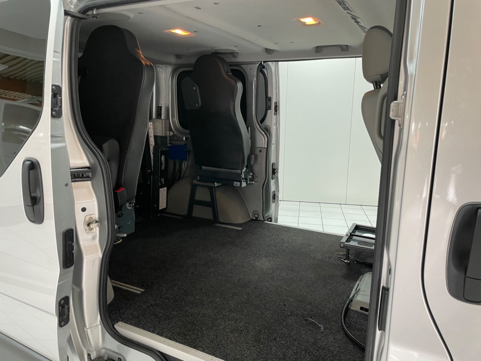 Fahrzeugabbildung Opel Vivaro Kombi L1H1 2,9t Aktivfahrer Behindertenge