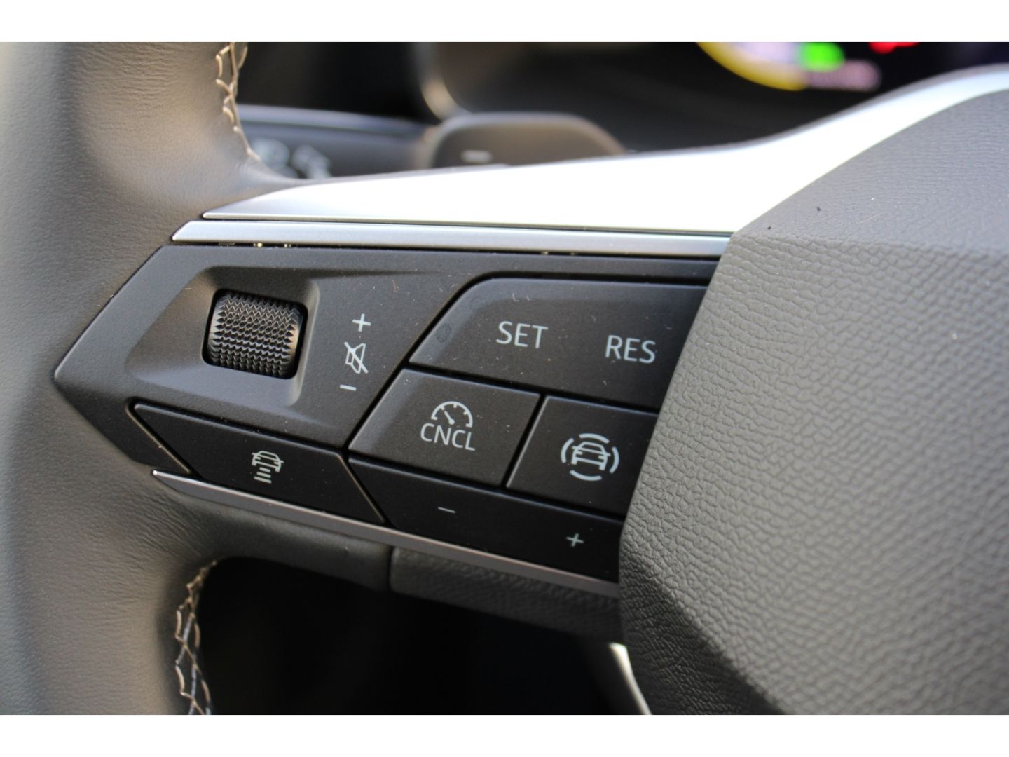 SEAT Leon 1.5 eTSI Style DSG ACC LED DAB PDC RFK SHZg - Image 16