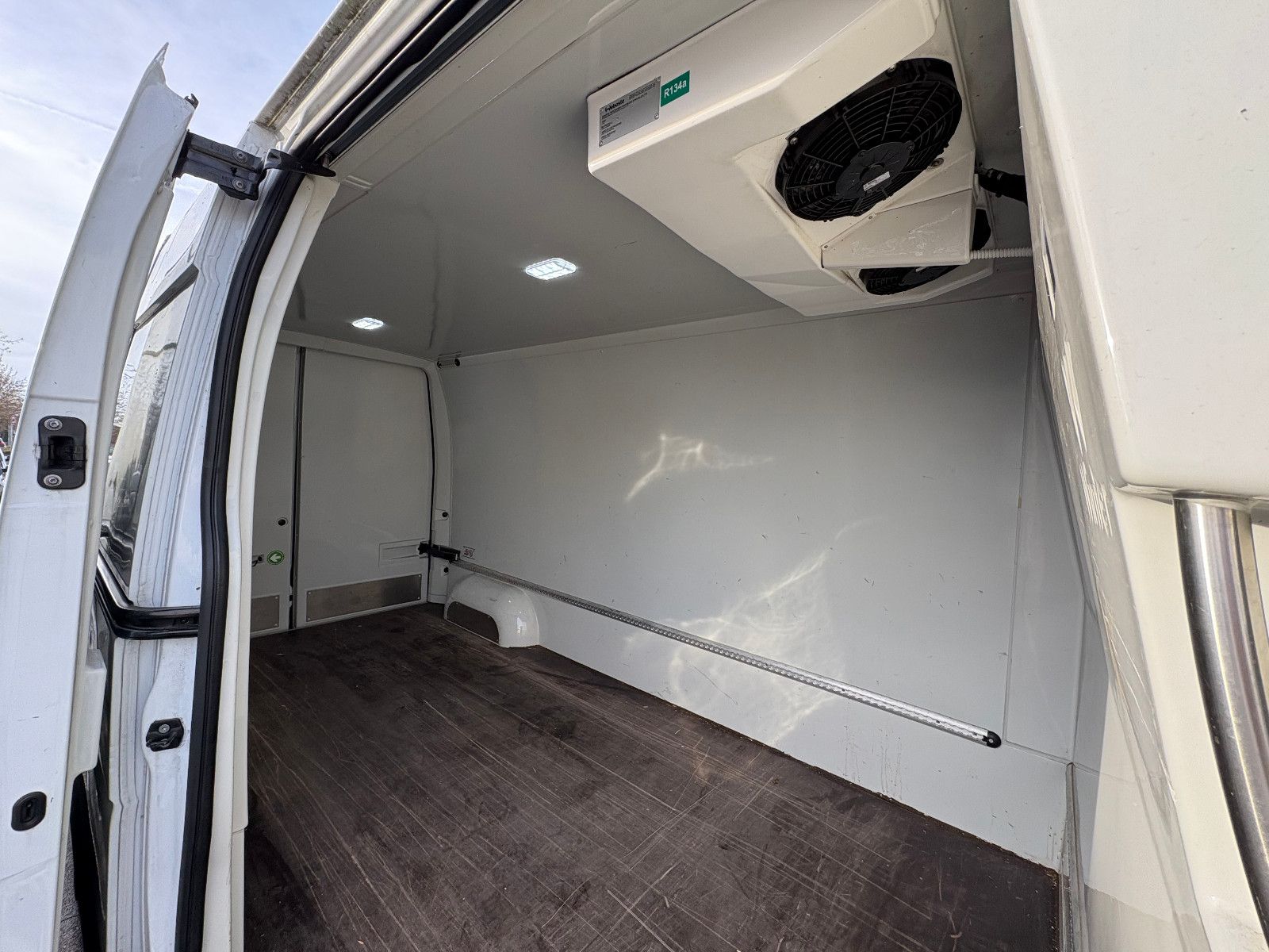 Fahrzeugabbildung Renault Master III Kasten L3H2 HKa 3,5t/KÜHLWAGEN/3-SITZ