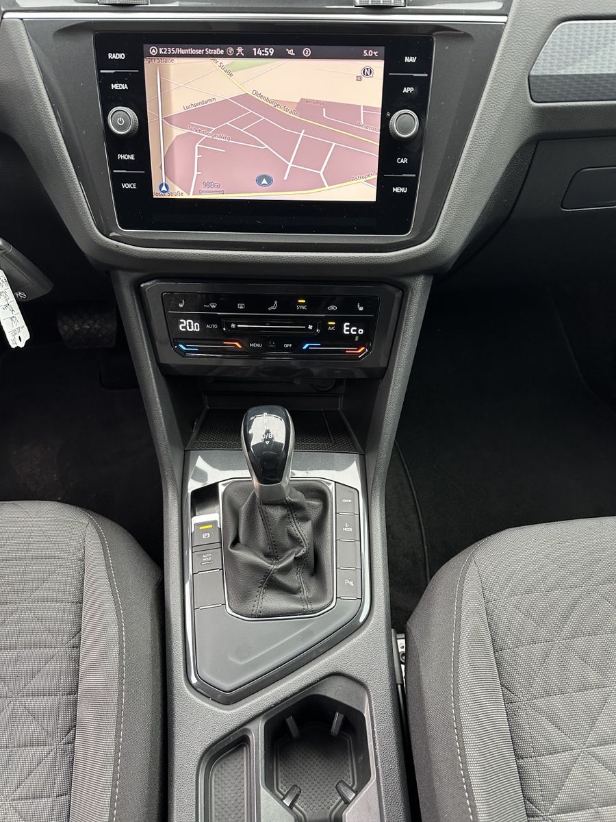 Fahrzeugabbildung Volkswagen Tiguan 1.4 TSI eHybrid Life NAV+LED+AHK+VCOCKPIT