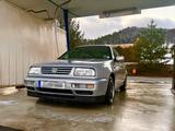 Volkswagen VW Vento GLX 1.8 - VW Vento von privat