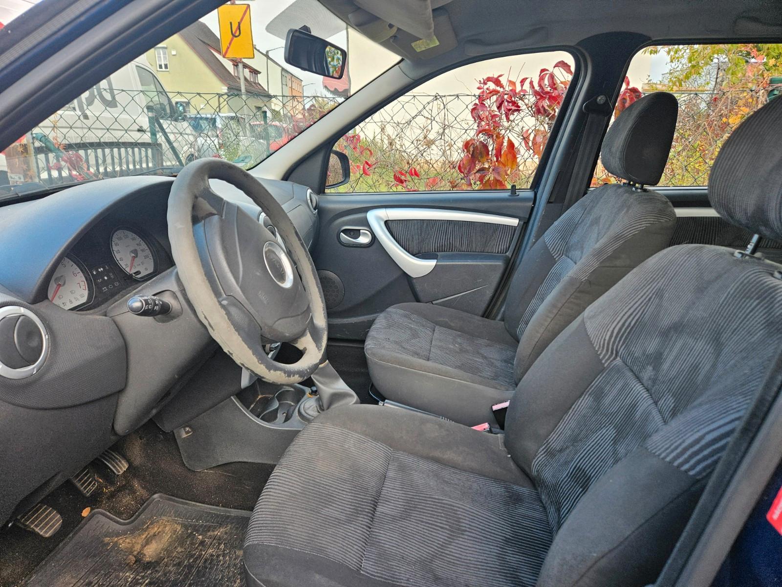 Dacia Logan 2011 — photo 8