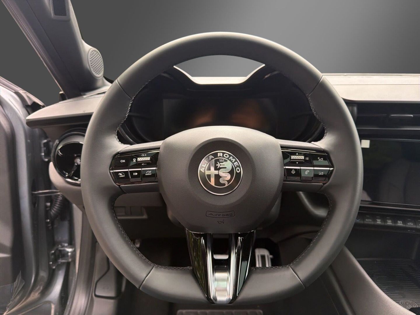 Fahrzeugabbildung Alfa Romeo Junior Ibrida TI 1,2 VGT 107kW MY26-Panoramadach