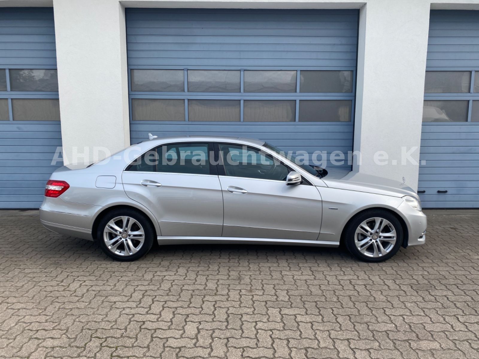 Fahrzeugabbildung Mercedes-Benz E 220 CDI BlueEfficiency  Avantgarde