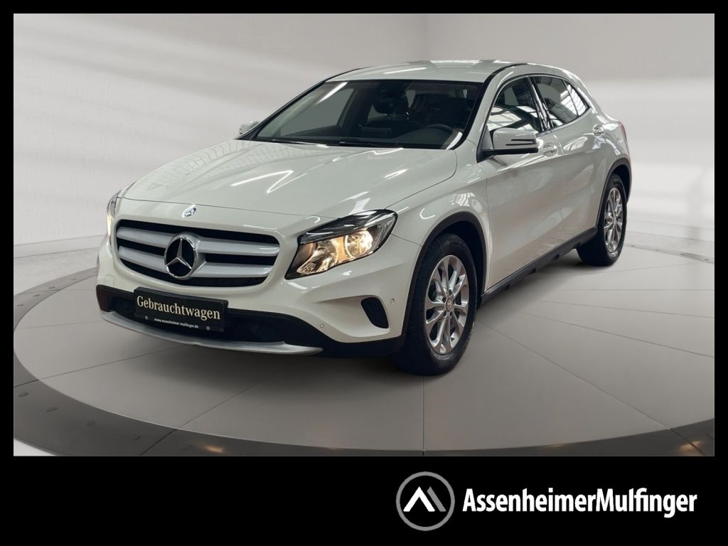 MERCEDES-BENZ GLA 200 AHK+Cam+Navi+AUT+Totw+PTS+Park-Assist