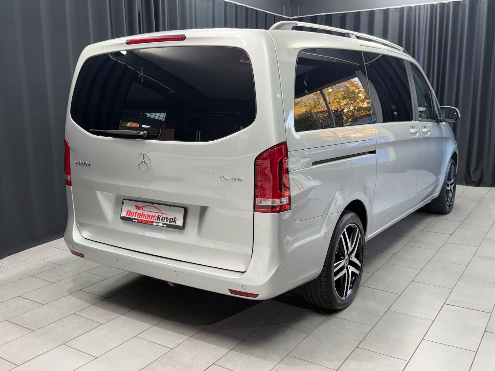 Fahrzeugabbildung Mercedes-Benz V 220 d EDITION 4MATIC lang |ACC|RF-KAMERA|NAVI|