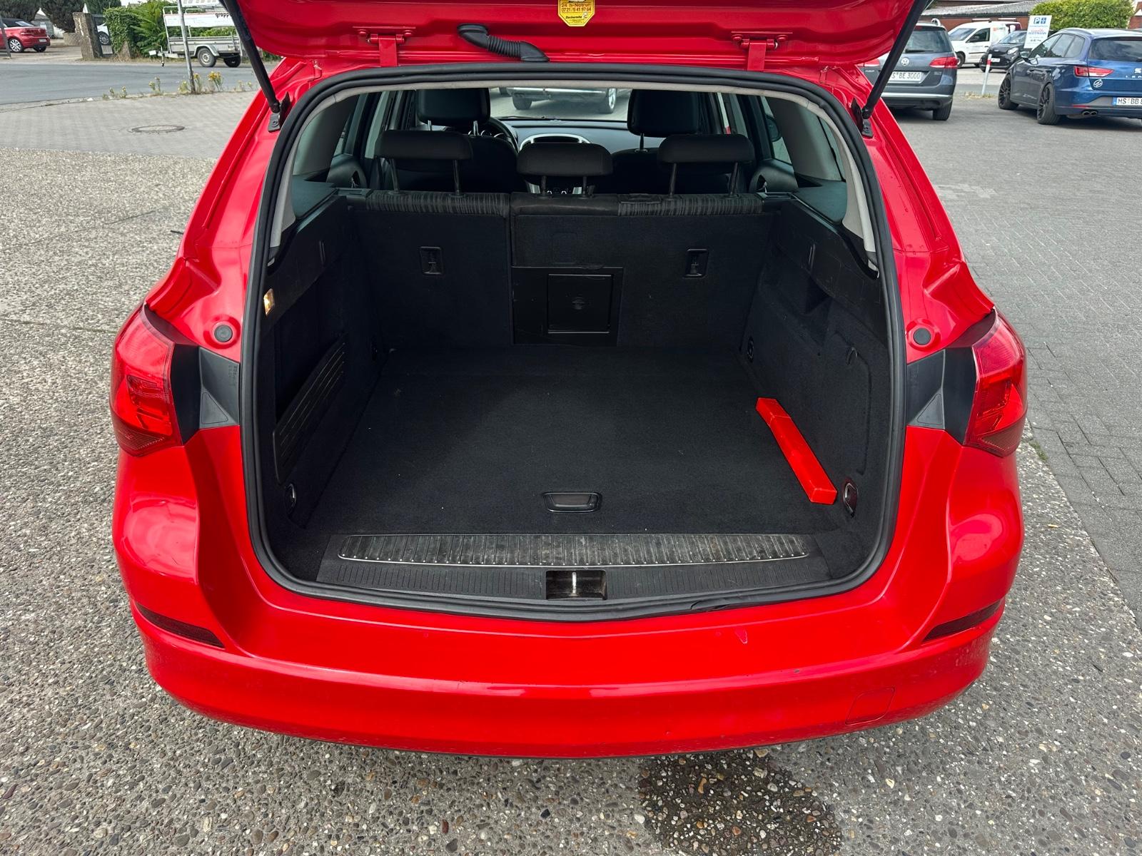 Opel Astra 2011 — photo 18