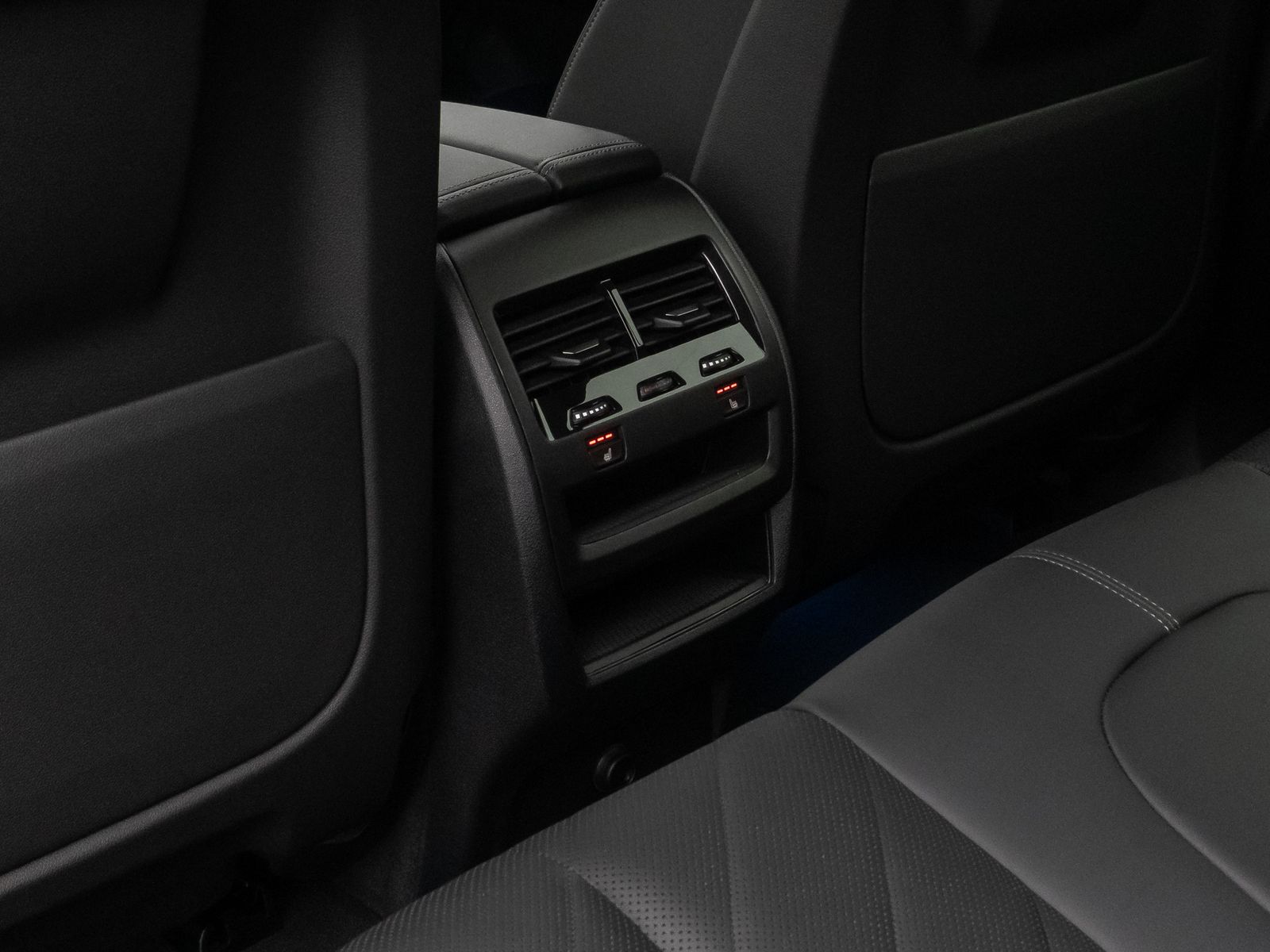 Fahrzeugabbildung BMW X5 xD45e M Sport 360°Laser HUD DAB HiFi Komfort