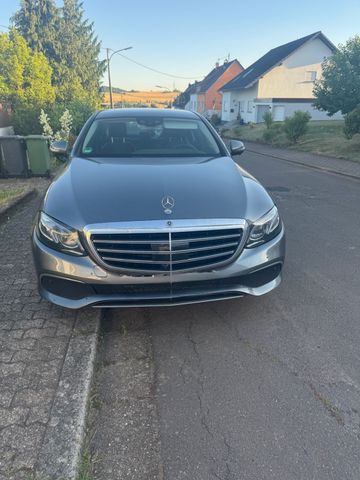 MERCEDES-BENZ E 350d EXCLUSIVE Autom. EXCLUSIVE