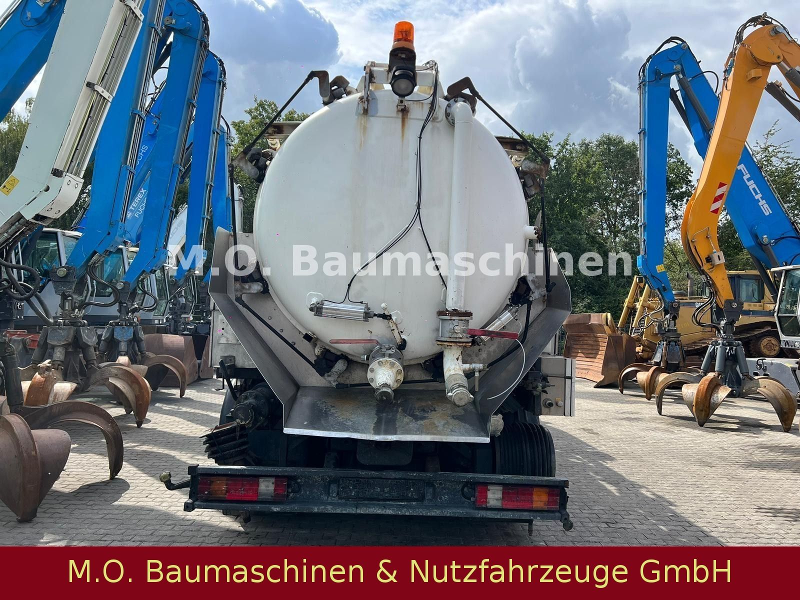 Fahrzeugabbildung Mercedes-Benz Actros 2541 / Saug- & Spühlwagen / 14.000 L /ADR