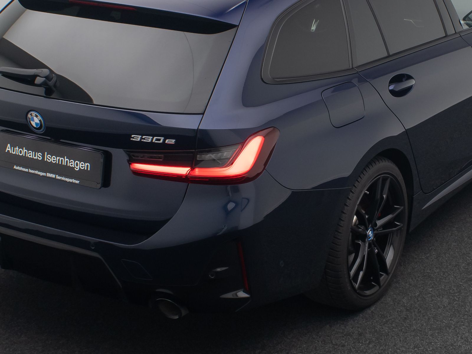 Fahrzeugabbildung BMW 330e xD M Sport H/K AHK HUD Kamera DAB Komfort